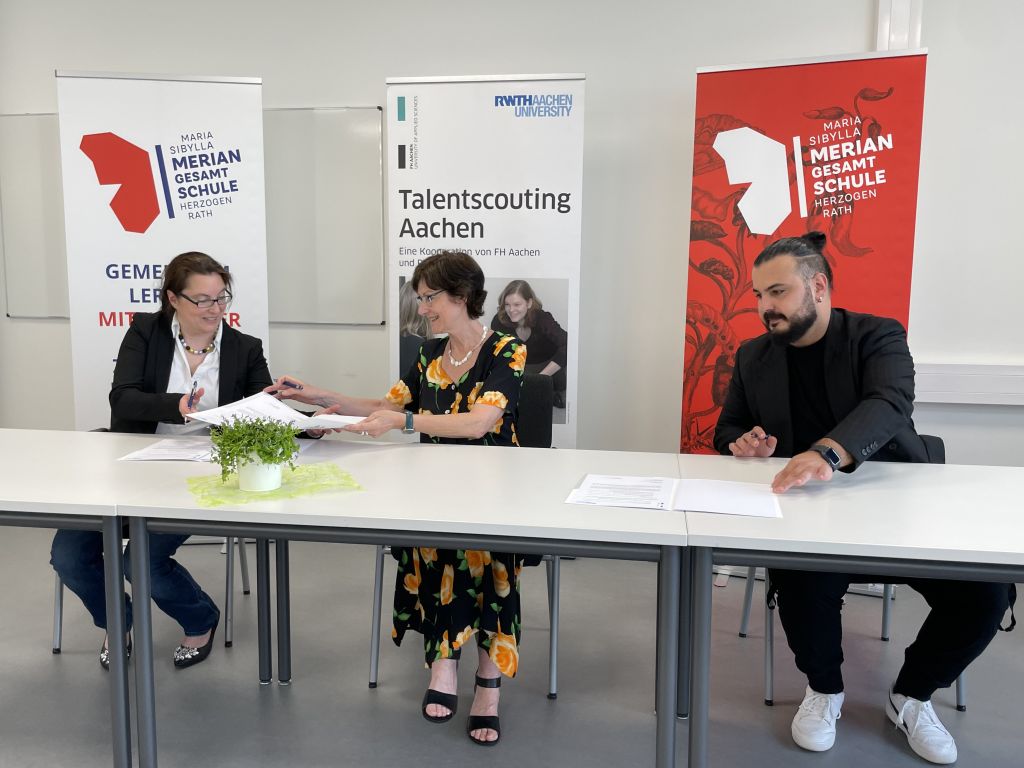 Die Maria-Sibylla-Merian Gesamtschule in Herzogenrath erhielt im Rahmen des Talentscoutings mit der RWTH Aachen und der FH Aachen am 19. Mai 2022 die Plakette „Schule im NRW Talentscouting“.