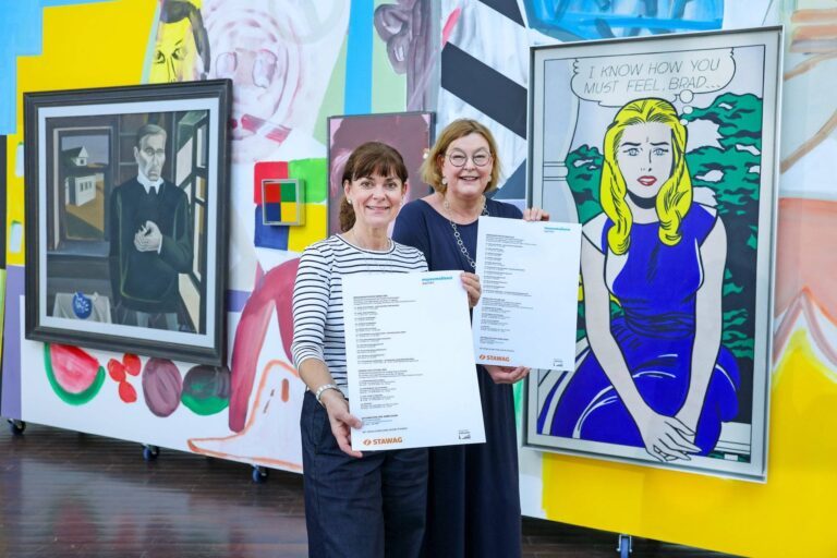 Kirsten Haacke von der STAWAG und Pia vom Dorp, Leiterin des Museumsdienstes der Stadt Aachen. Copyright © Stadt Aachen / Andreas Steindl