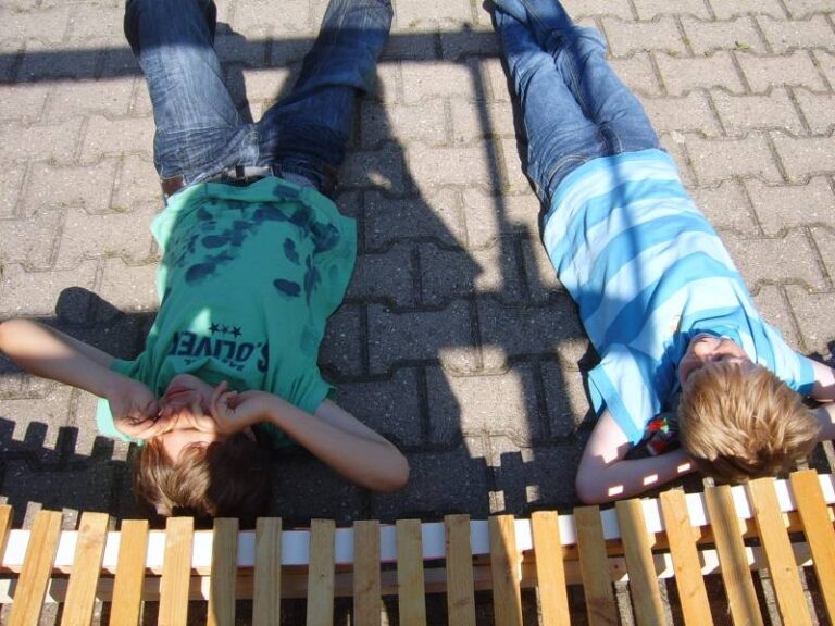 Zwei Jungen beim Jungentag in Ofden. Foto: Stadt Alsdorf